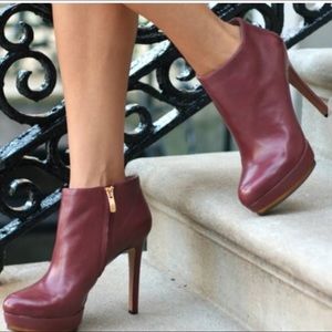Vince Camuto like new Dira Leather booties size 8.5 berry color